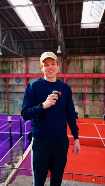 Vielleicht hat ja doch der ein oder andere gefragt?
So oder so, jetzt wisst ihr Bescheid! ;) 

Bucht euch euren Court via Playtomic (Link in Bio)
Wir freuen uns auf euch! 🧡